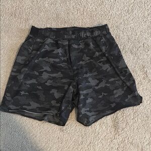 Lululemon Men's Lined Black Camo Shorts (Excellent Condition/ Size M)